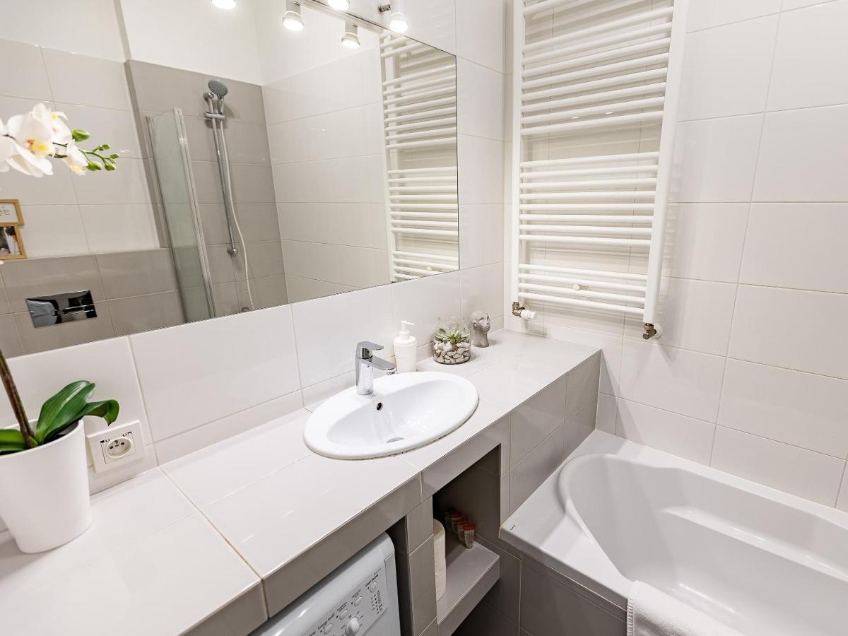 Kolejowa Aparthotel Warszawa Exteriör bild